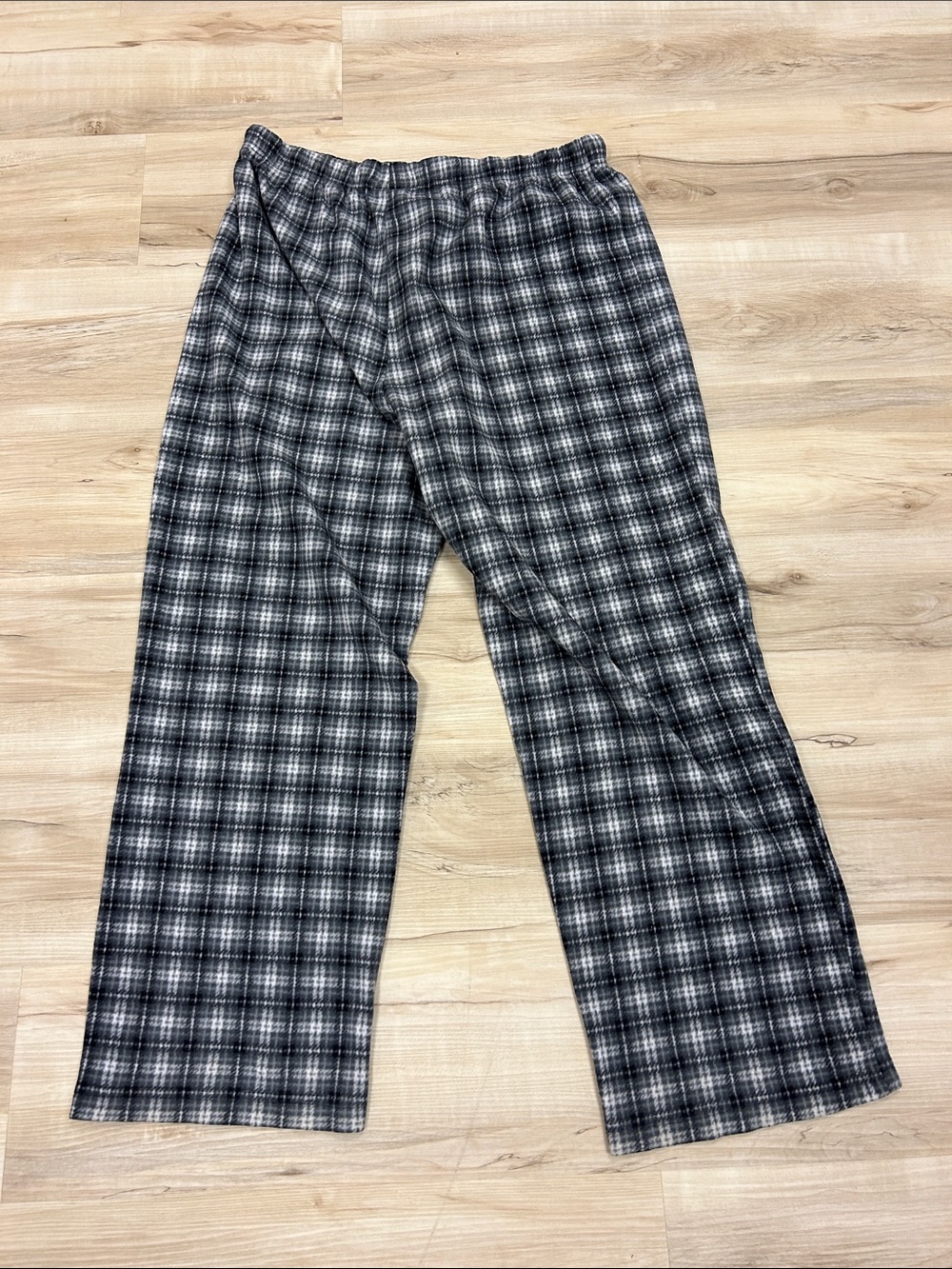 Izod Men's Black and Gray Plaid Lounge Pants image 3